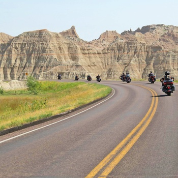Motorcyklister på vej gennem Badlands Nationalpark, South Dakota i ISA