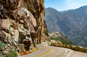 Vej gennem Kings Canyon i Californien, USA